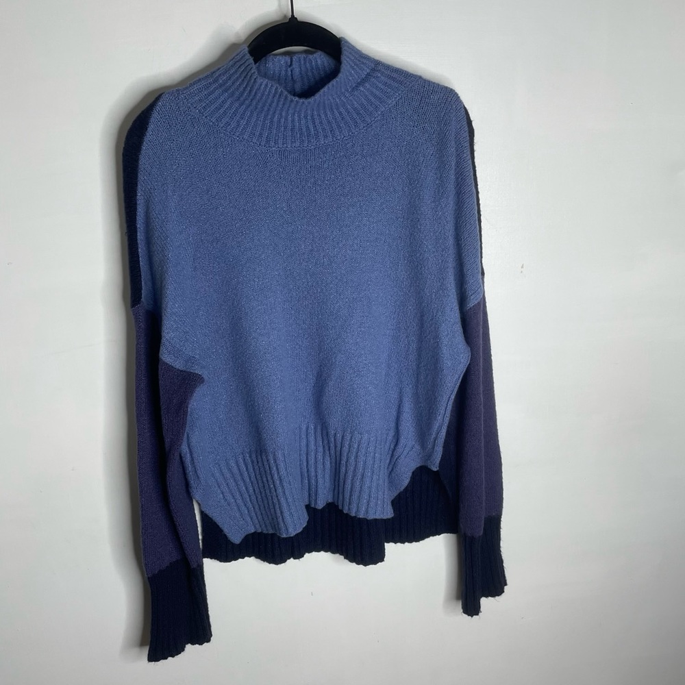 🍋 Time & TRU blue color blocked Mockneck knit sweater Large
